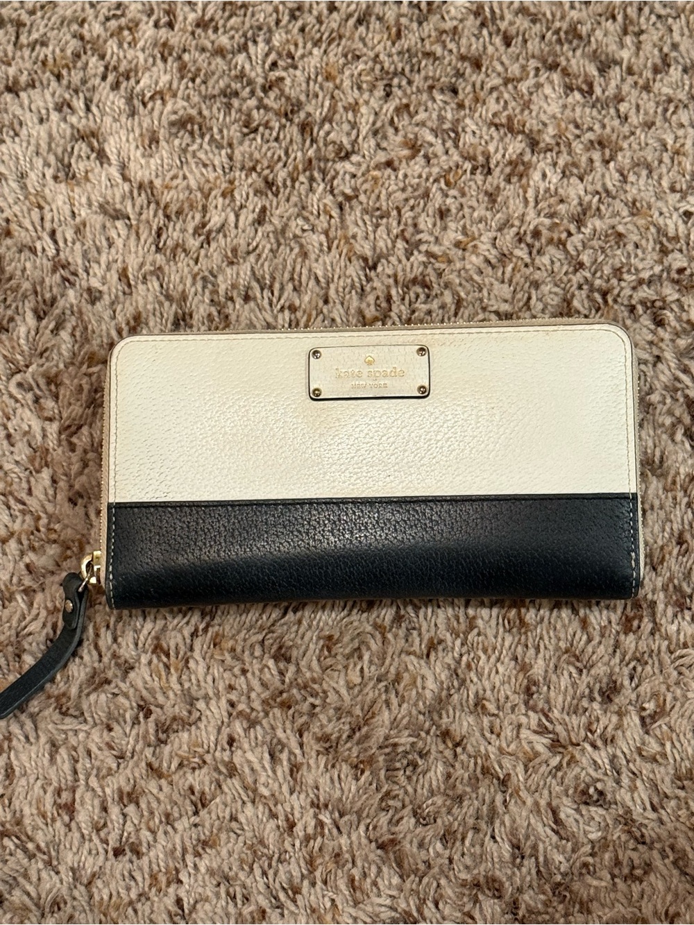 kate spade Two-Tone Black and Cream Zip-Around Wallet